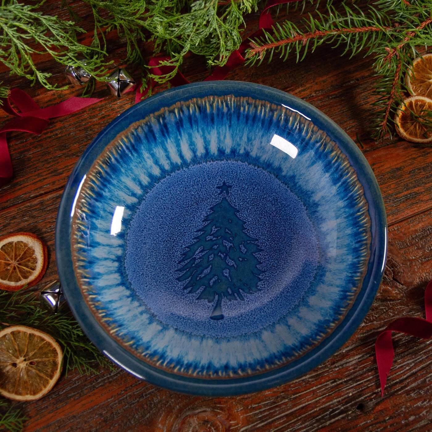 Small Georgetown Bowl, Chattered Blue Christmas Tree
