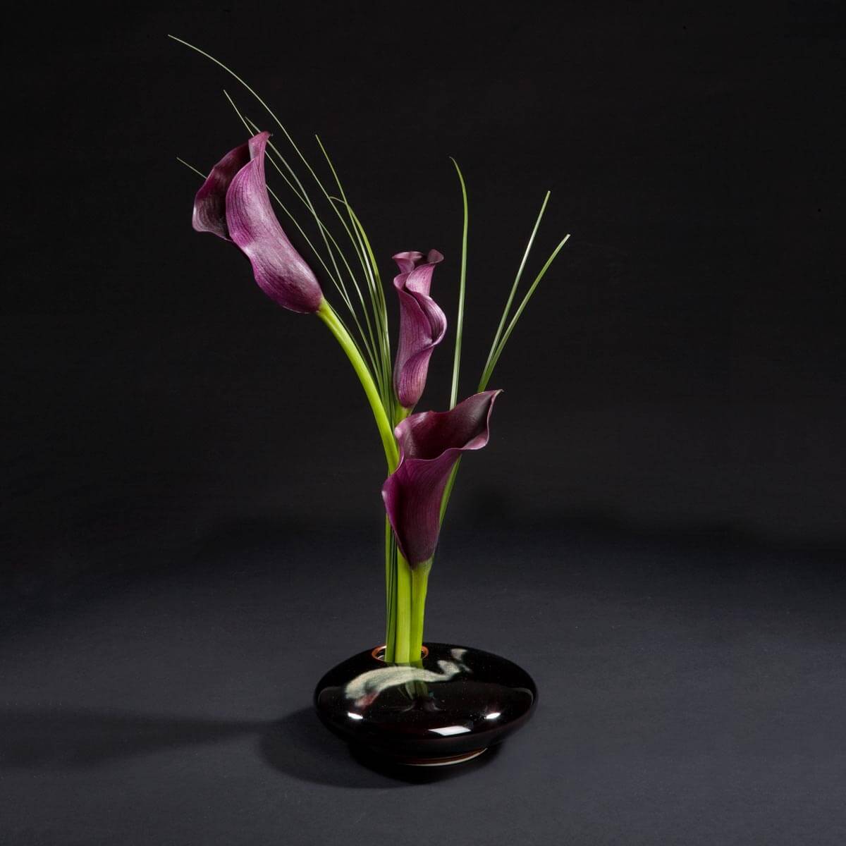 Small Round Ikebana Flower Vase with Pin Frog in Black Wave