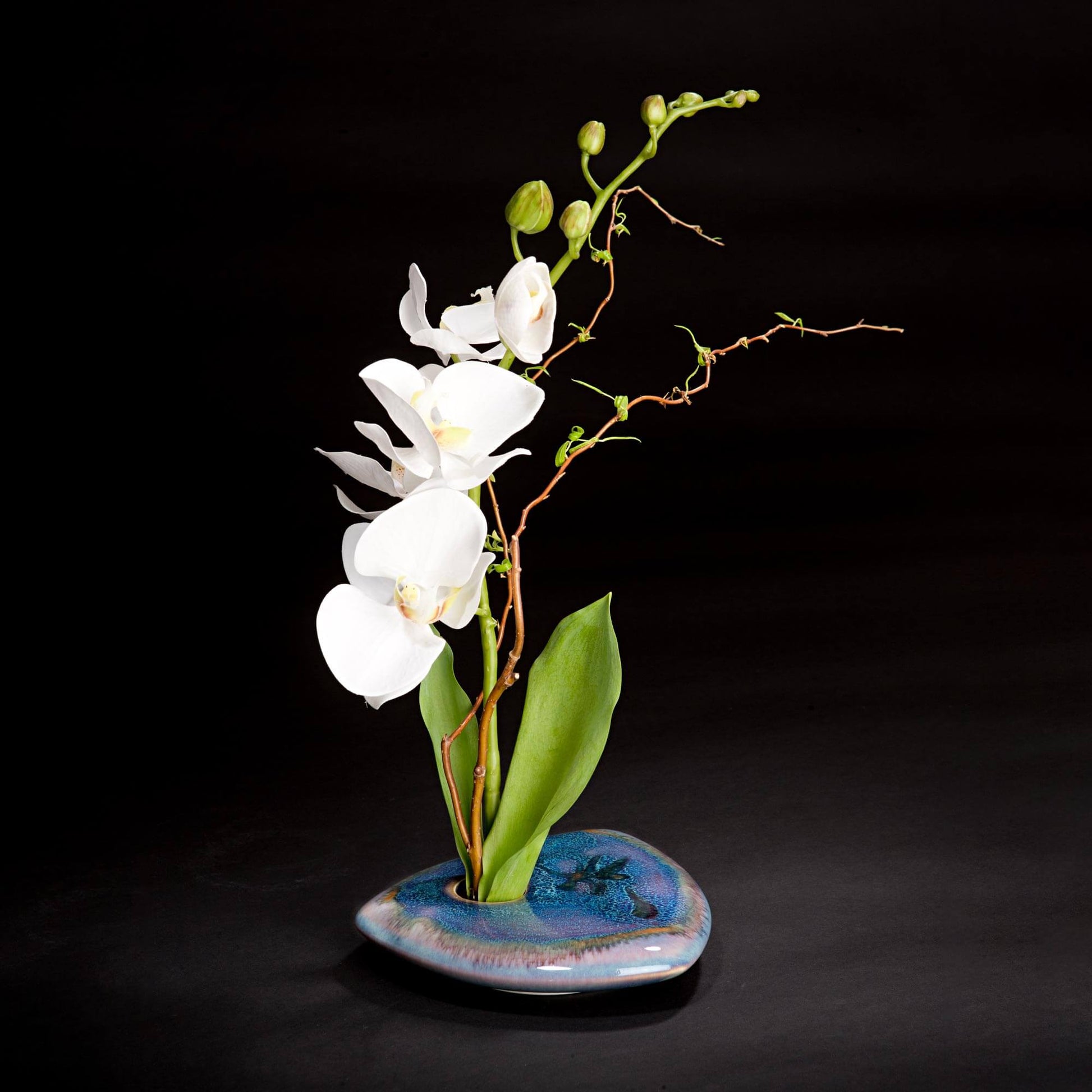 Triangle Ikebana Flower Vase with Pin Frog in Dark Purple Zen