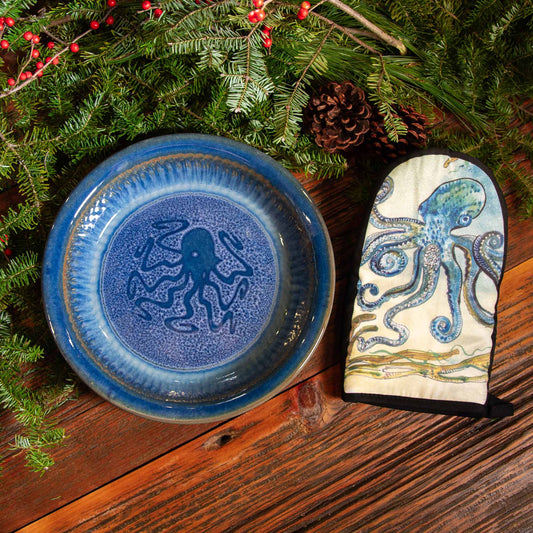 Pairing - Pie Plate w/ Artisan Oven Mitt (Octopus) in Chattered Blue Octopus