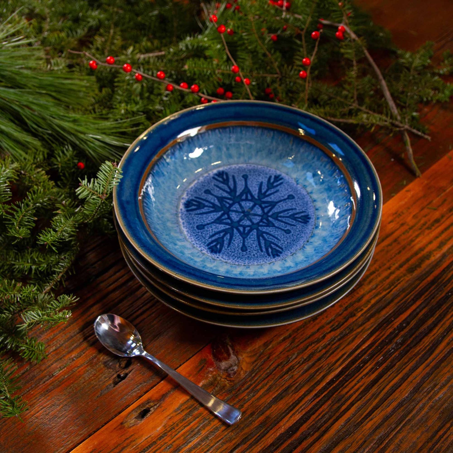 Set - 4 Individual Pasta Bowls in Chattered Blue Snowflake w/ Rust