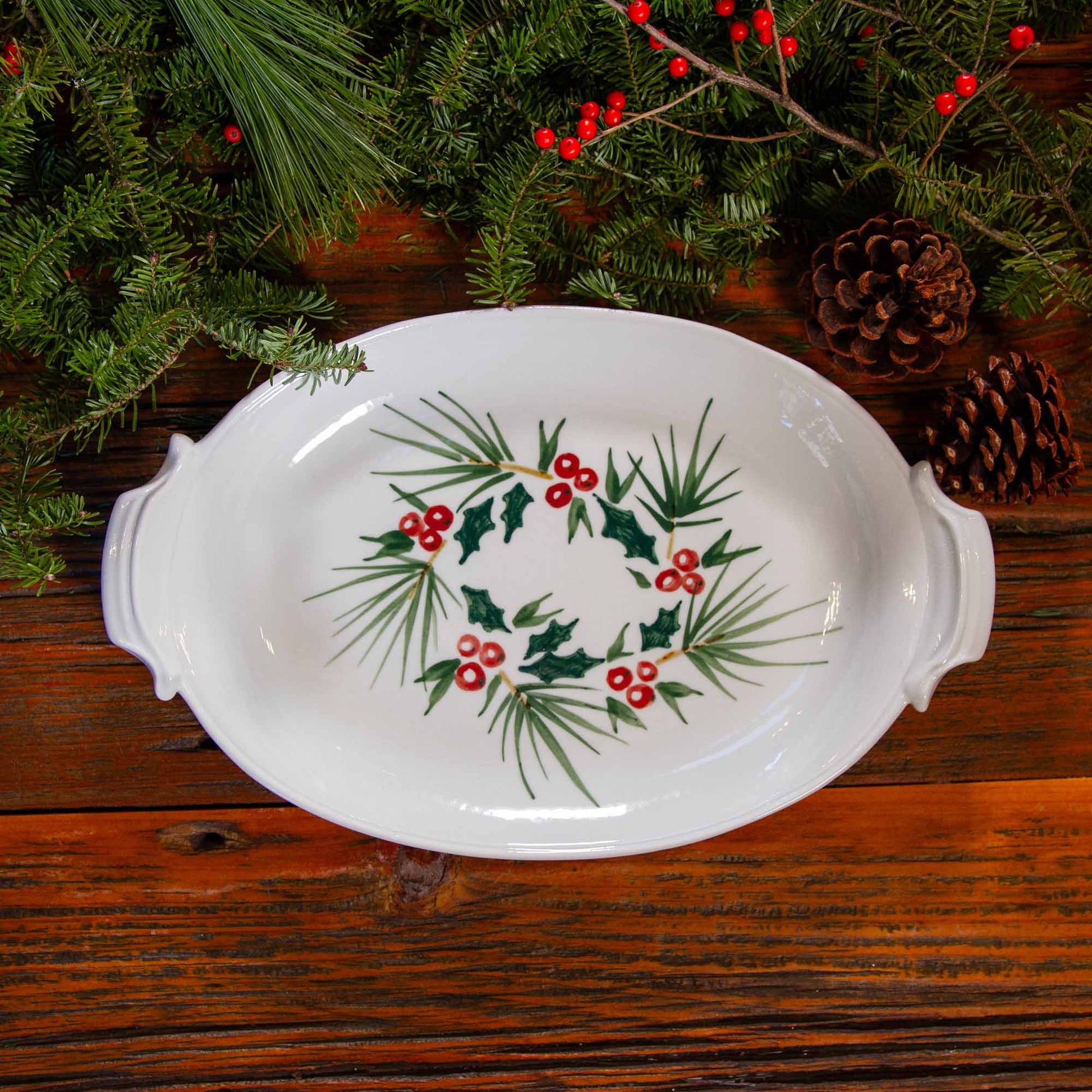 Oval Tray in Brushwork Winterberry & Holly Wreath